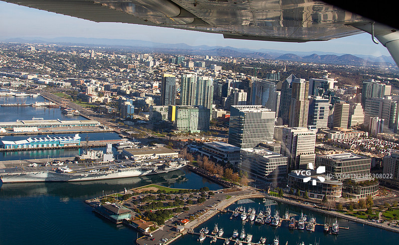 加利福尼亚州圣地亚哥市中心的海滨区鸟瞰图图片素材