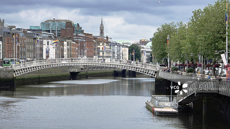 都柏林利菲河上的哈佩尼桥，爱尔兰共和国，欧洲图片素材