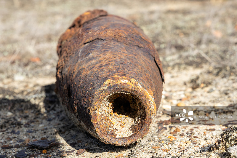 生锈的旧炸弹图片素材