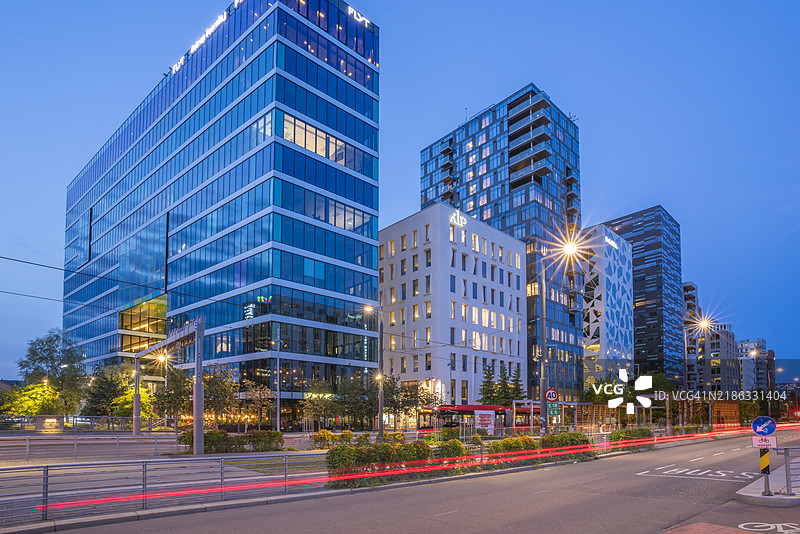 奥斯陆条形码地区黄昏时分的现代建筑景观，挪威，斯堪的纳维亚，欧洲图片素材