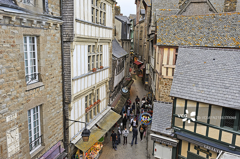 蒙圣米歇尔城墙内的主街，联合国教科文组织世界遗产，法国诺曼底地区曼什省，欧洲图片素材