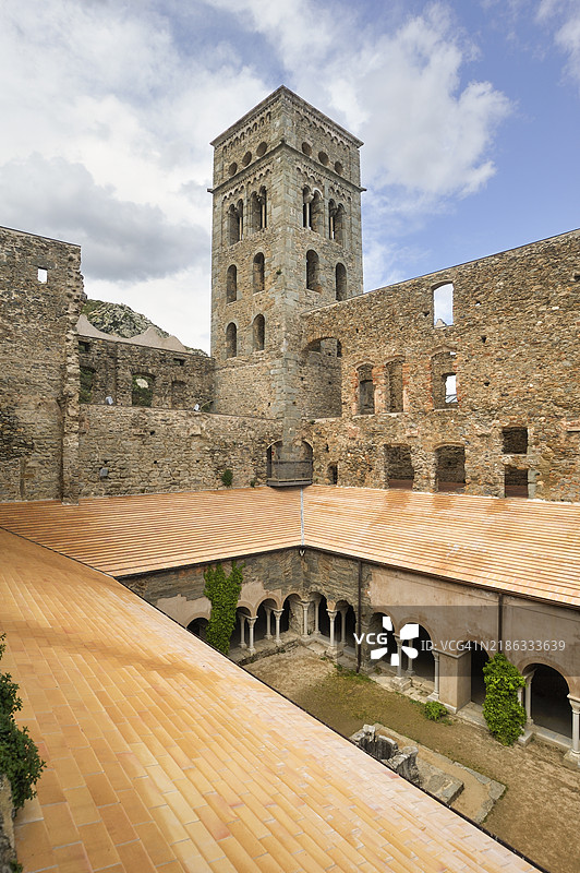 圣佩雷德罗德修道院的回廊，西班牙，加泰罗尼亚，布拉瓦海岸，欧洲图片素材