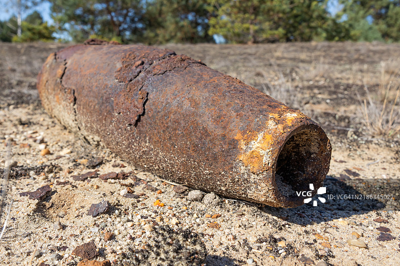生锈的旧炸弹图片素材