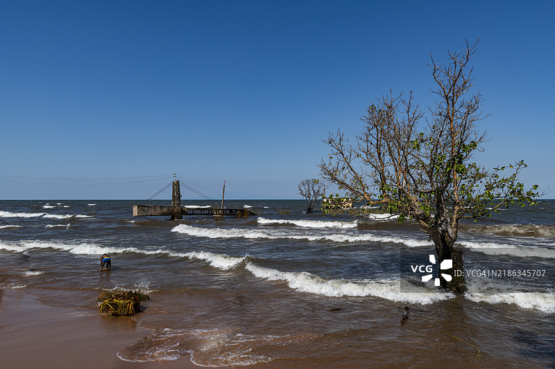 刚果民主共和国坦噶尼喀省卡莱米的坦噶尼喀湖洪水泛滥图片素材