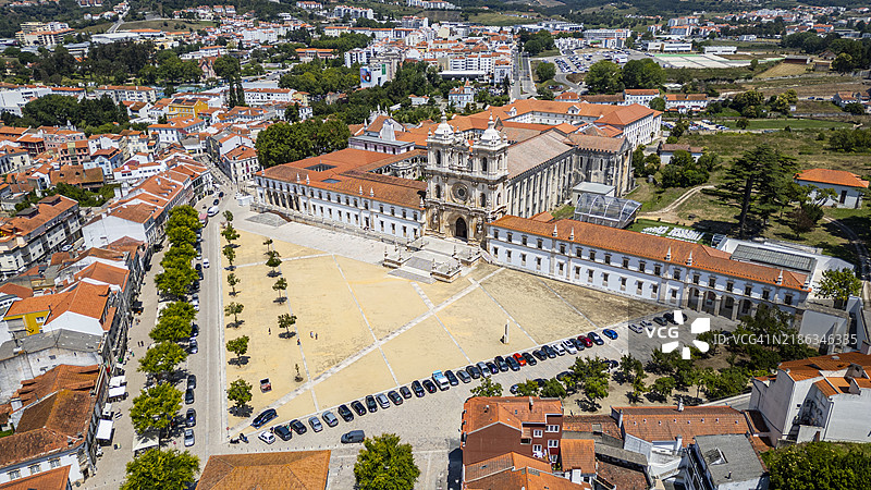 阿尔科巴萨修道院的鸟瞰图，联合国教科文组织世界遗产，阿尔科巴萨，西部，葡萄牙，欧洲图片素材