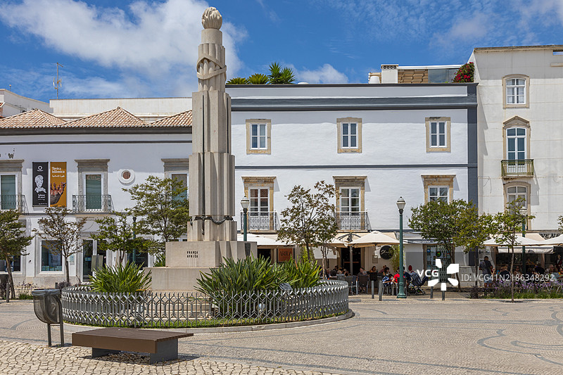 塔维拉共和国广场的战争纪念碑，阿尔加维，葡萄牙，伊比利亚半岛，西南欧洲图片素材