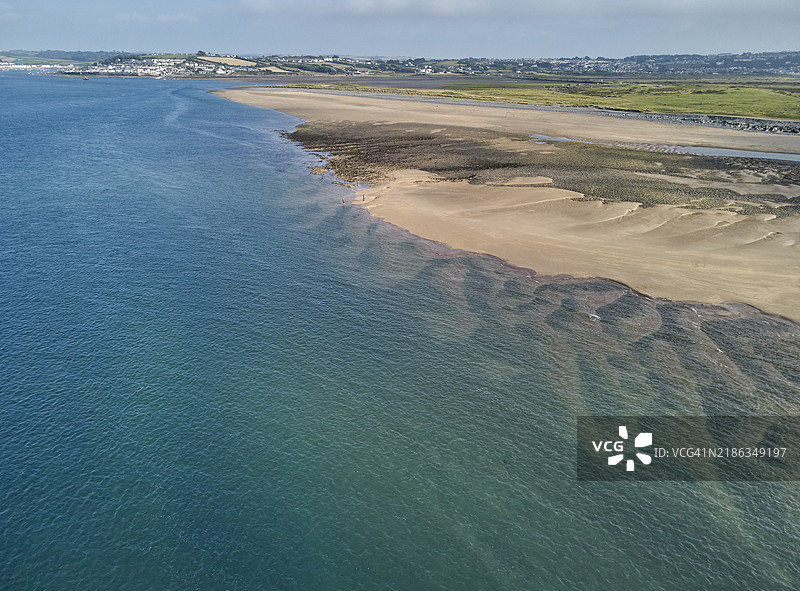 塔和托里奇河口的鸟瞰图，位于英格兰德文郡的比德福德和巴恩斯特普尔附近，欧洲。图片素材