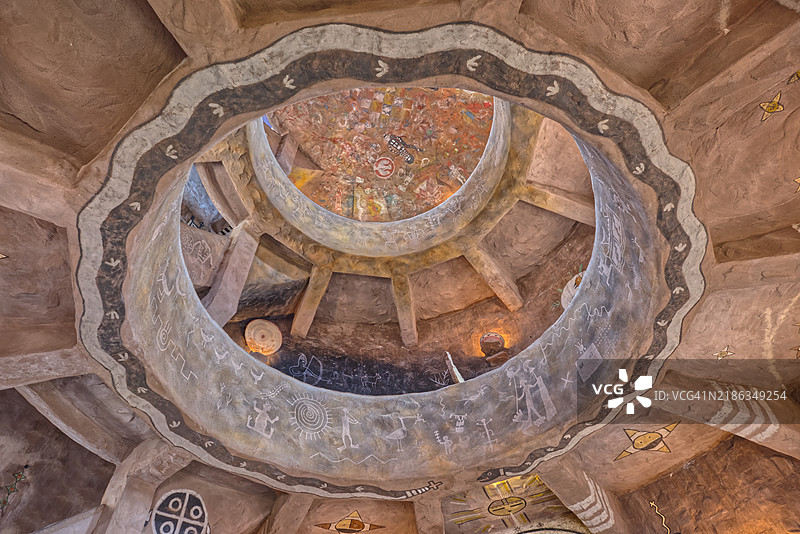 大峡谷南缘历史悠久的沙漠景观瞭望塔内部景观，艺术作品由弗雷德·科博提于1933年创作，现由国家公园管理局拥有，联合国教科文组织世界遗产，亚利桑那州，美国，北美。图片素材