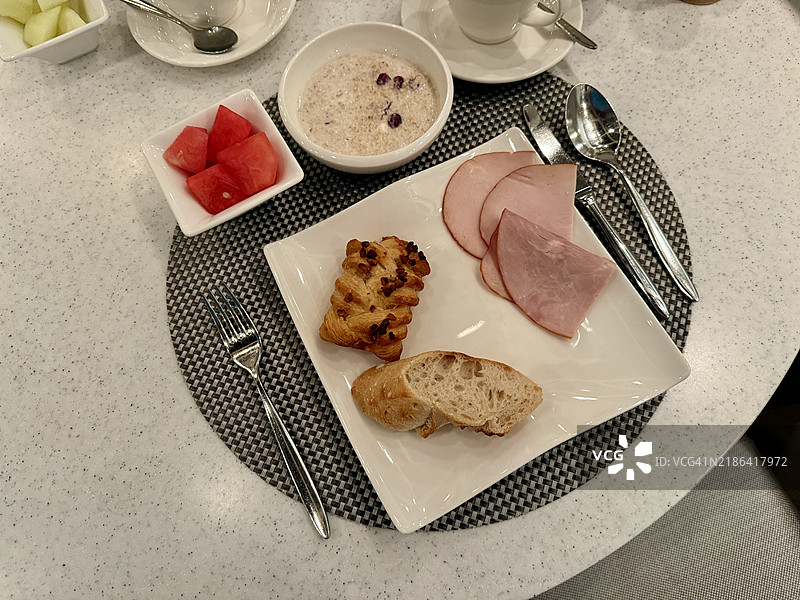 欧洲度假时的欧陆早餐图片素材