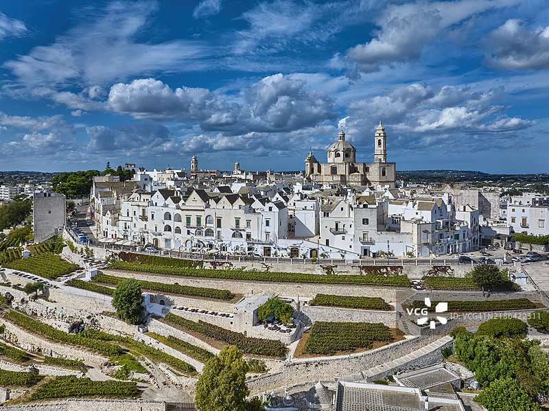 意大利阿普利亚地区伊特里亚谷的洛科罗通多村庄图片素材