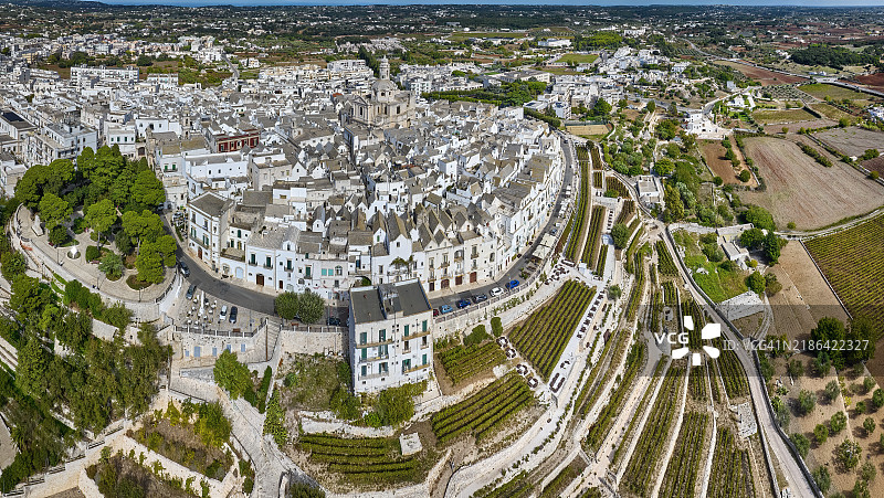 意大利阿普利亚地区伊特里亚谷的洛科罗通多村庄图片素材