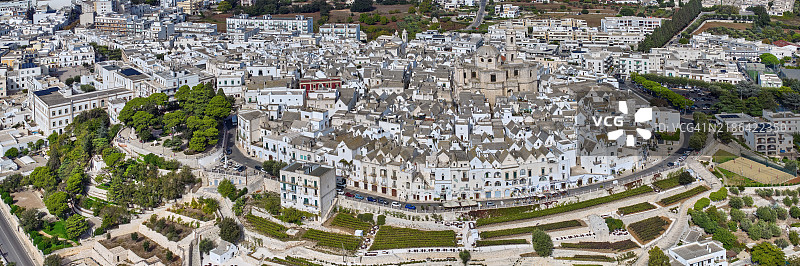 意大利阿普利亚地区伊特里亚谷的洛科罗通多村庄图片素材