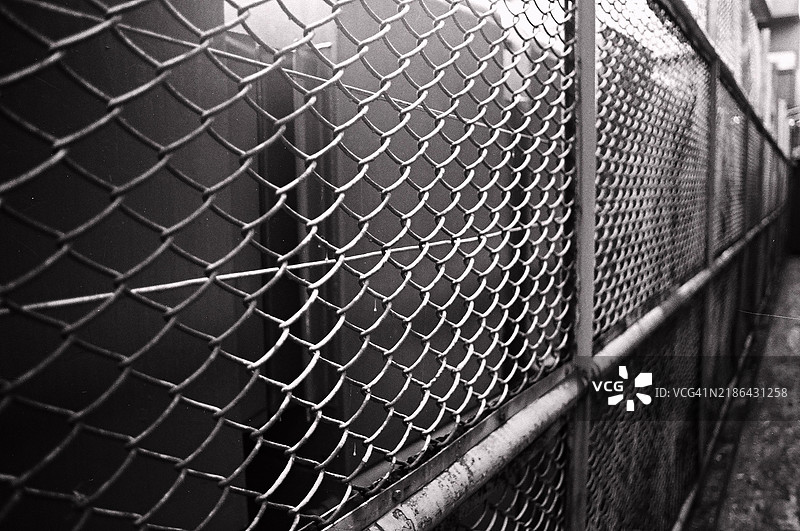 带刺铁丝网图片素材