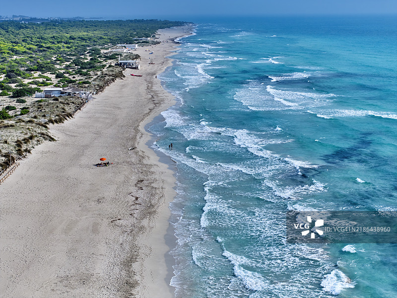 意大利阿普利亚大区萨伦托的圣乔瓦尼塔楼海滩图片素材
