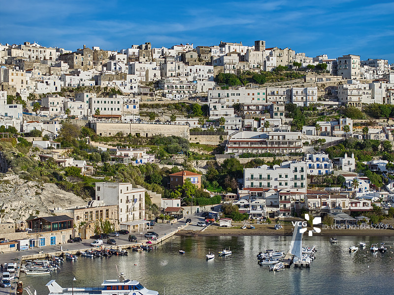 意大利阿普利亚大区加尔加诺半岛上的佩斯基奇村图片素材