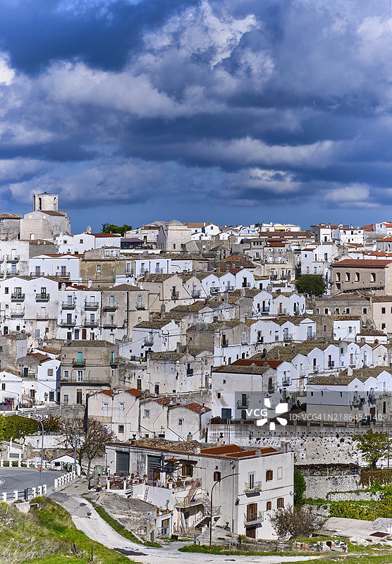 意大利阿普利亚大区加尔加诺半岛上的圣安杰洛山村图片素材