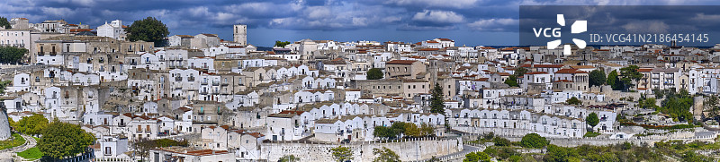 意大利阿普利亚大区加尔加诺半岛上的圣安杰洛山村图片素材