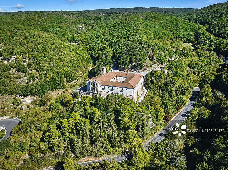 意大利阿普利亚大区加尔干诺国家公园的圣马太使徒圣所图片素材