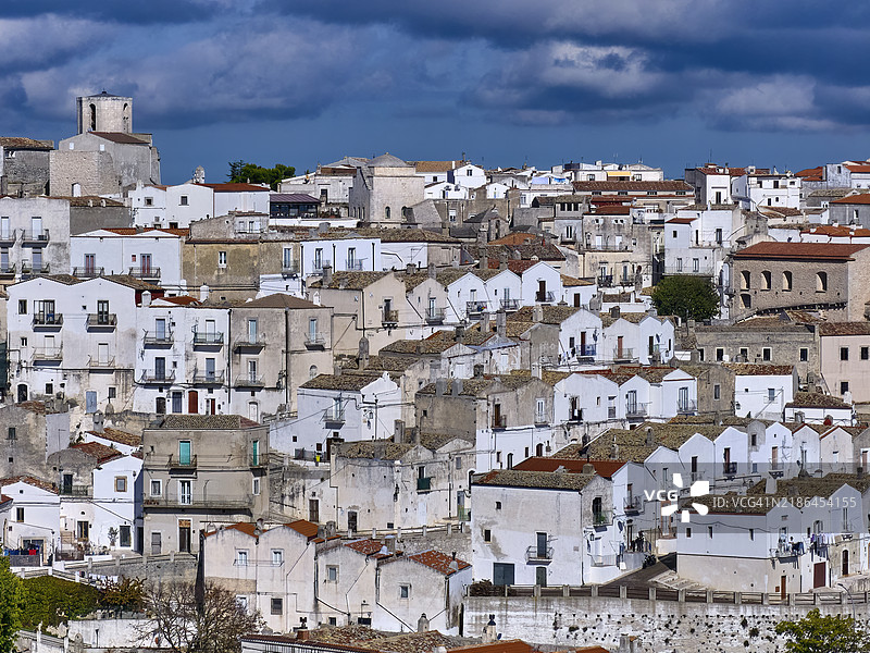 意大利阿普利亚大区加尔加诺半岛上的圣安杰洛山村图片素材