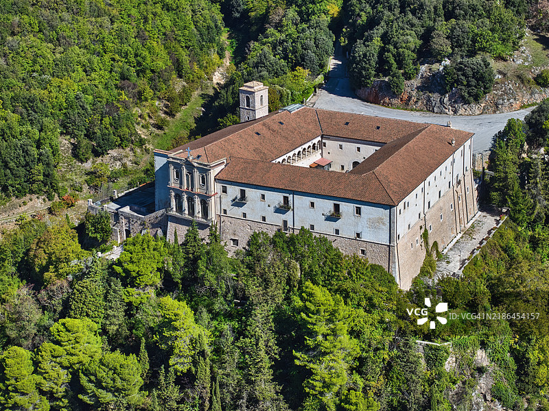 意大利阿普利亚大区加尔干诺国家公园的圣马太使徒圣所图片素材