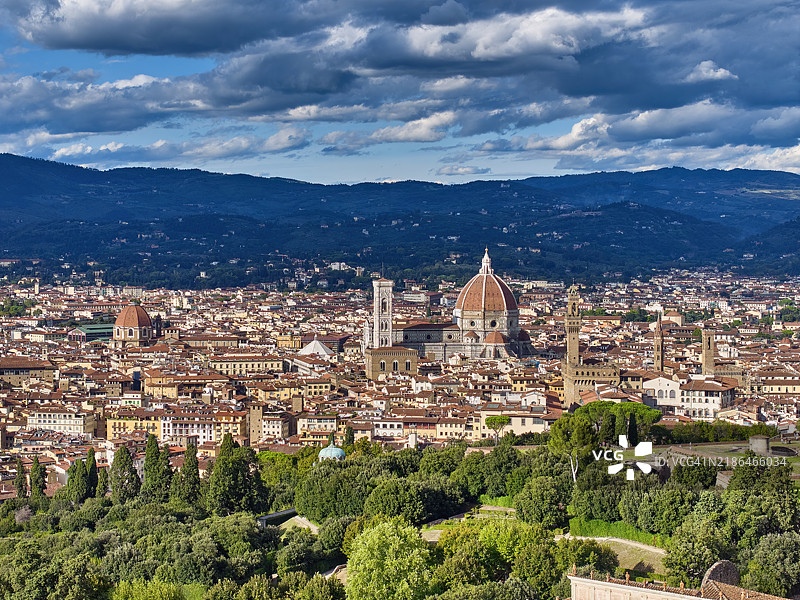 从贝尔维德雷堡山坡俯瞰佛罗伦萨城市景观图片素材