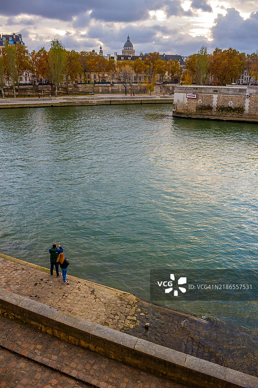 巴黎法国圣路易岛的左岸图片素材