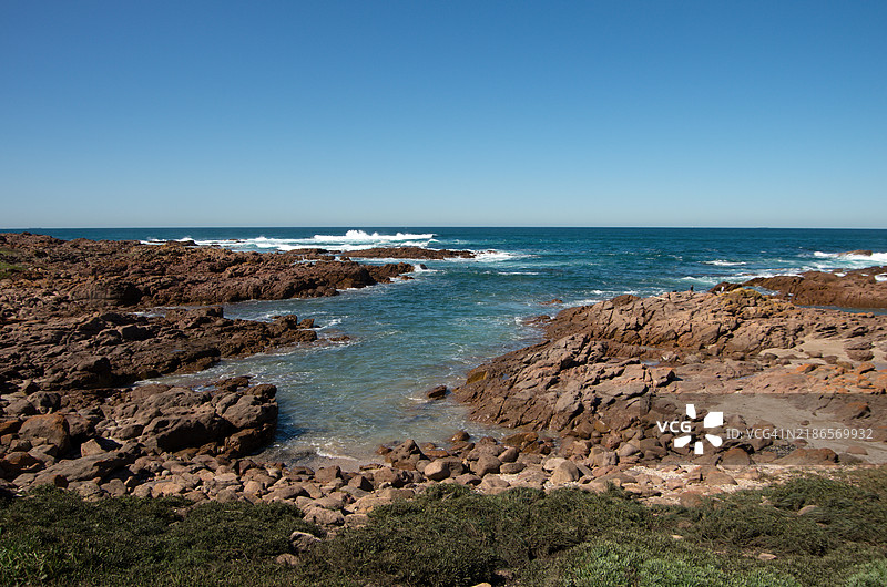 汤玛瑞海岸步道，位于澳大利亚新南威尔士州安娜湾的比鲁比角和渔人湾之间，汤玛瑞国家公园内。图片素材