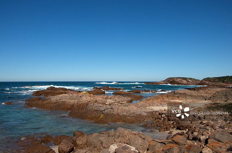 汤玛瑞海岸步道，位于澳大利亚新南威尔士州安娜湾的比鲁比角与渔人湾之间，汤玛瑞国家公园内。图片素材