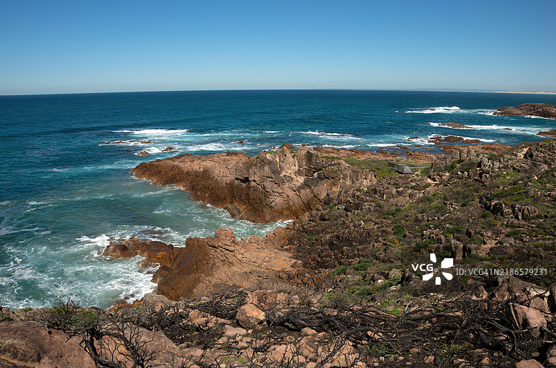 汤玛瑞海岸步道，位于澳大利亚新南威尔士州安娜湾的比鲁比角和渔民湾之间，汤玛瑞国家公园内。图片素材