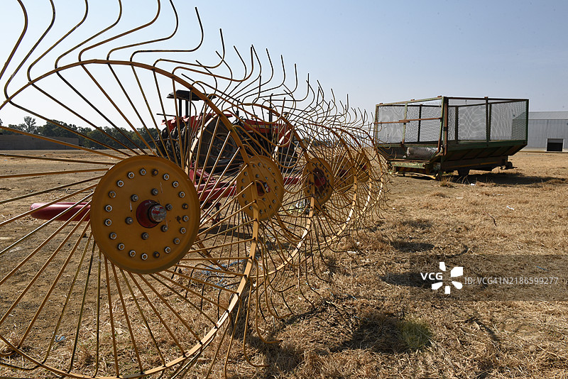 农场的农用设备图片素材