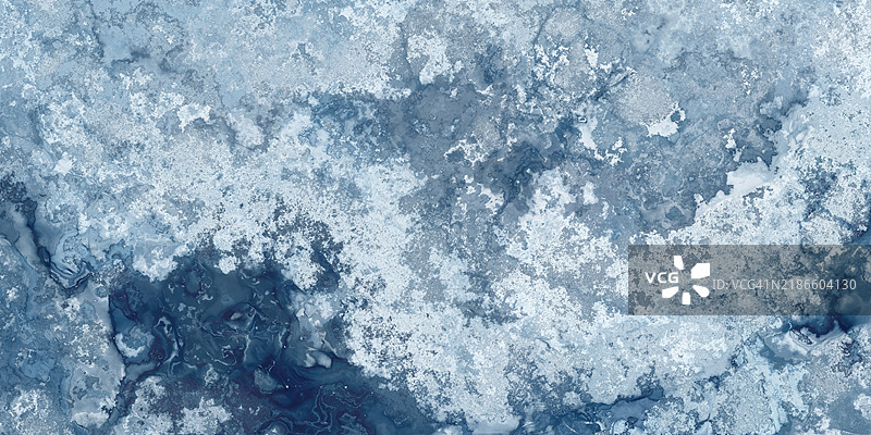 抽象的冰霜纹理，带有冰状图案。纹理化的抽象设计，类似于冰霜，具有复杂的白色和蓝色图案。图片素材