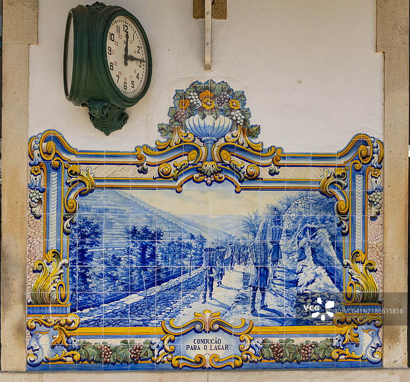 葡萄牙波尔图杜罗河畔的平哈奥火车站图片素材