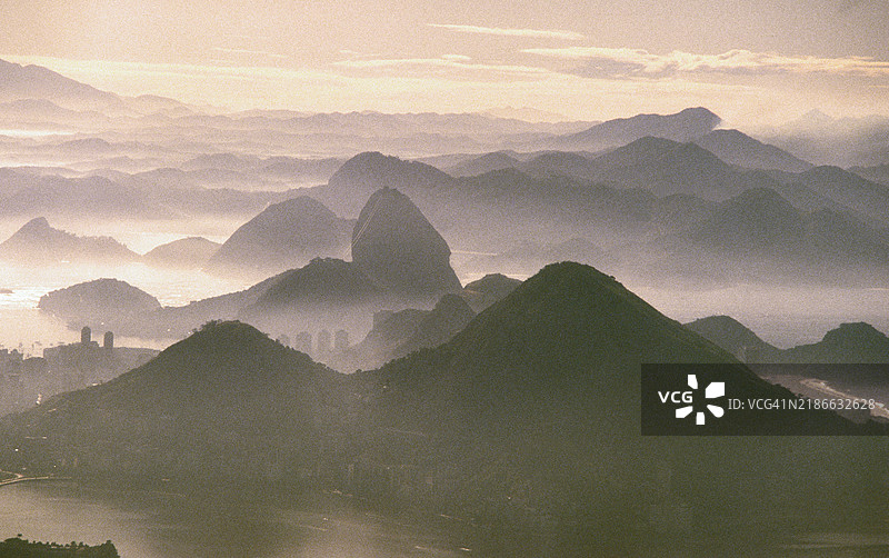 美丽的糖面包山景观，巴西里约热内卢图片素材
