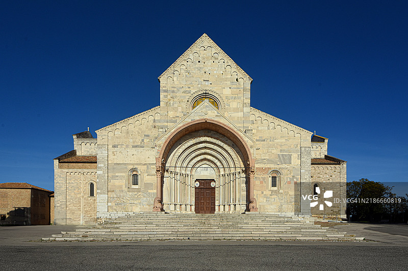 意大利马尔凯大区安科纳的罗曼式风格的“安科纳大教堂”（“Duomo di Ancona”）壮丽外观图片素材