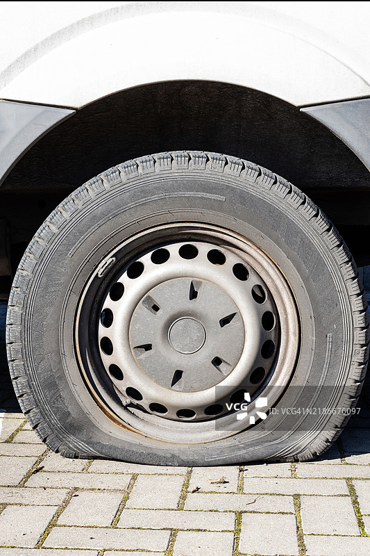 汽车的平胎图片素材