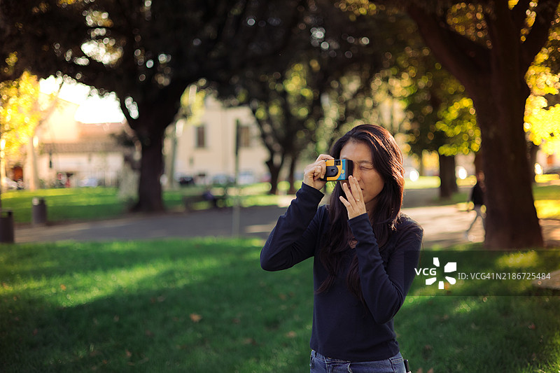 一次性相机拍摄的摄影作品图片素材
