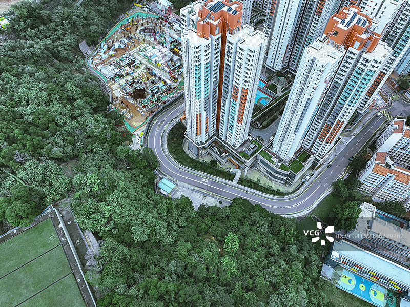 香港山边的豪华住宅公寓大楼图片素材
