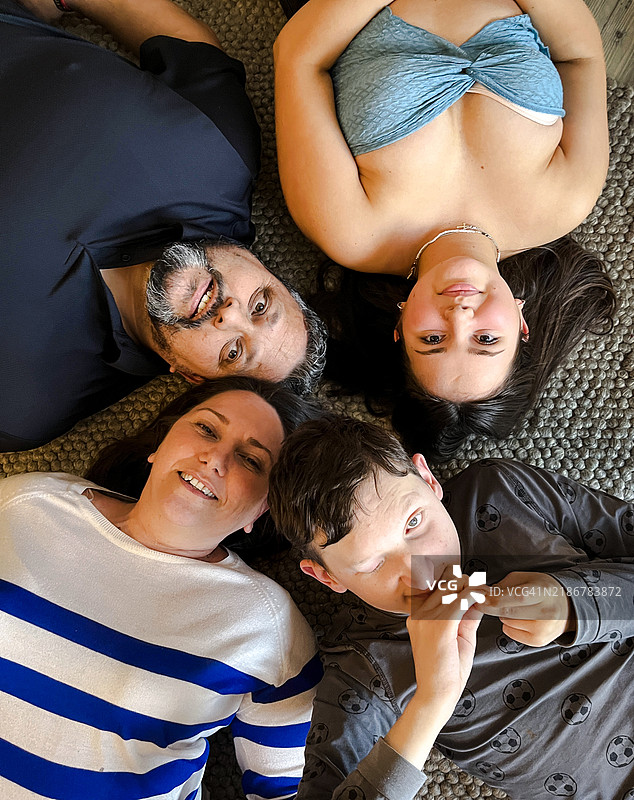 四口之家肖像图片素材