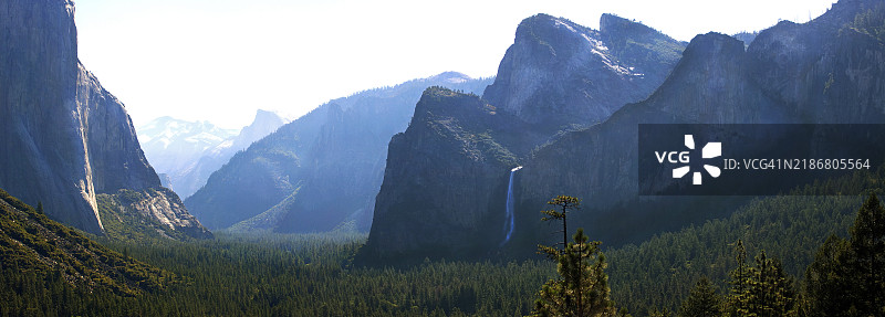 优胜美地隧道景观图片素材