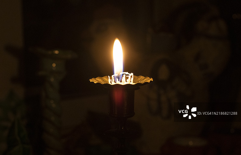 闪烁的蜡烛图片素材