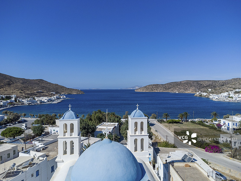 希腊基克拉泽斯群岛阿莫尔戈斯岛卡塔波拉港的圣乔治教堂图片素材