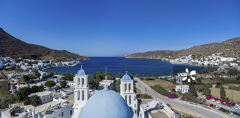 希腊基克拉泽斯群岛阿莫尔戈斯岛卡塔波拉港的圣乔治教堂图片素材
