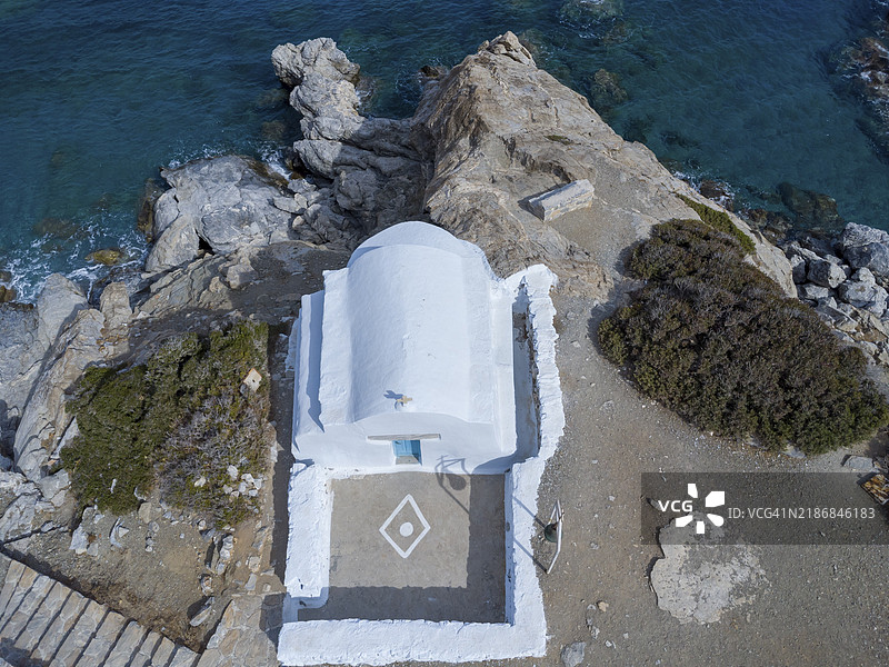 圣安娜湾的教堂，阿莫尔戈斯岛，基克拉泽斯群岛，希腊，欧洲图片素材