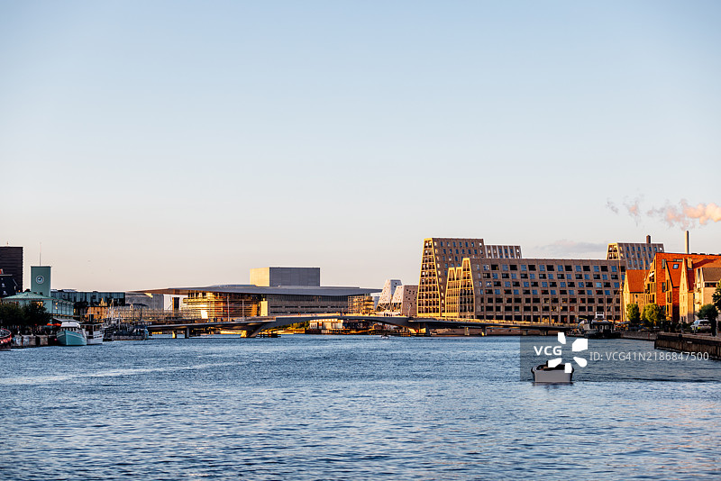 丹麦哥本哈根日落时的城市风景图片素材