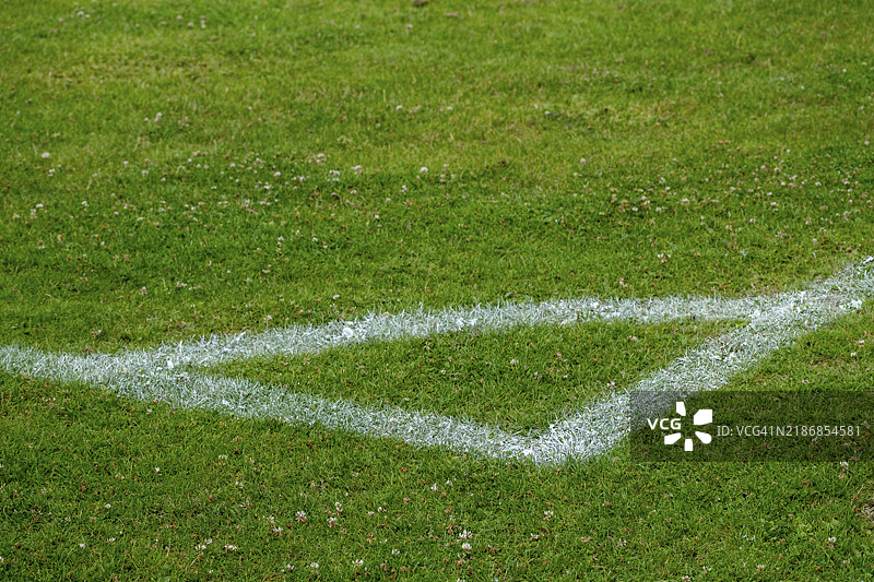 足球场上的白色角标图片素材