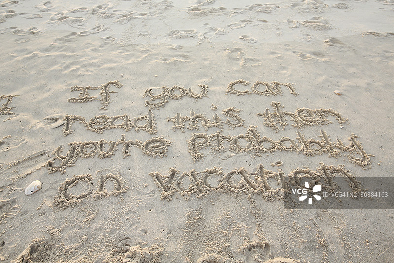 海滩度假，沙滩上的留言，海滩假日放松图片素材