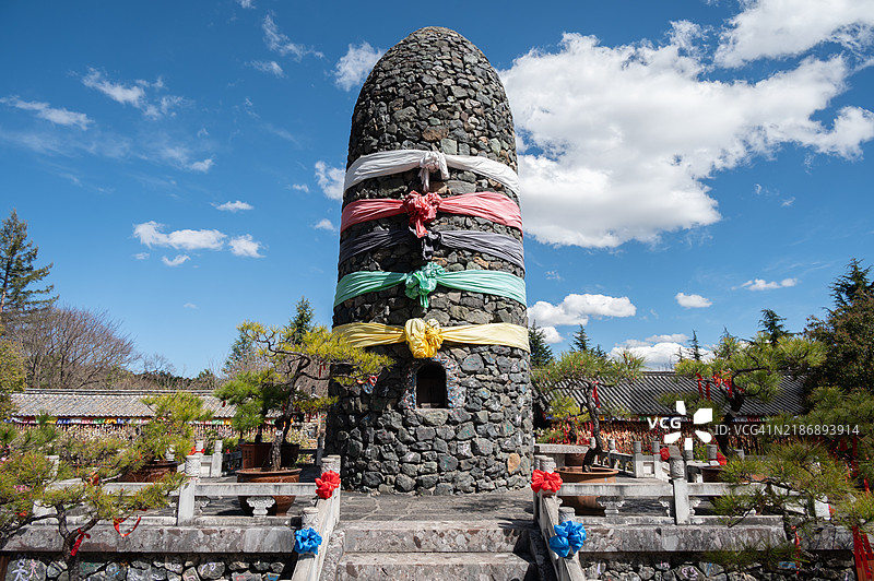 中国丽江玉水寨的石炉。图片素材