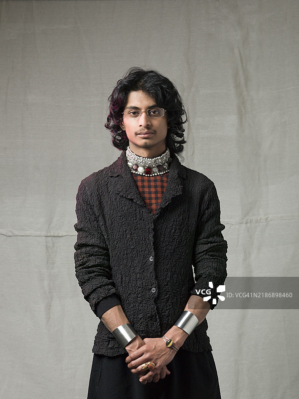 风格独特且时尚的年轻人图片素材