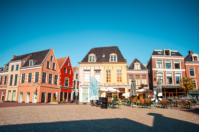 传统和历史荷兰建筑的外观图片素材