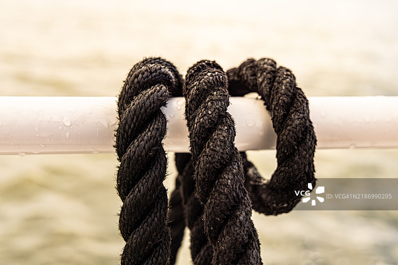 戛纳游轮上的海洋绳索细节图片素材